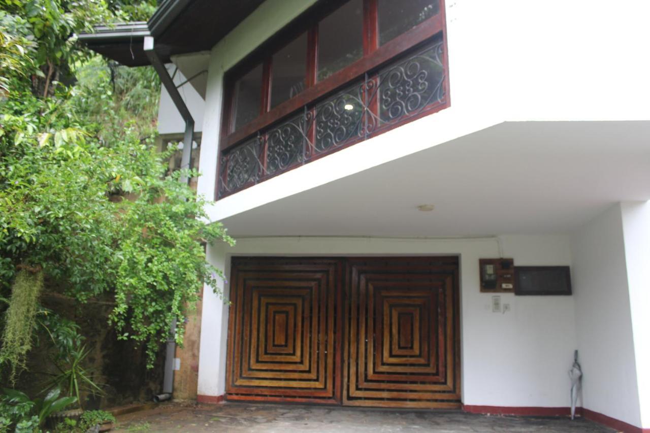 Lazy Bear Best Hostel In Kandy Exterior photo